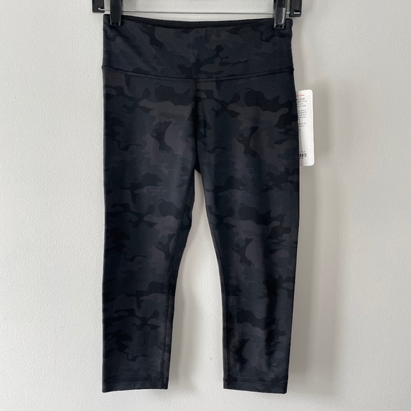 NWT Lululemon Wunder Under Crop Savasana Camo Black / Soot / Black - Picture 1 of 5